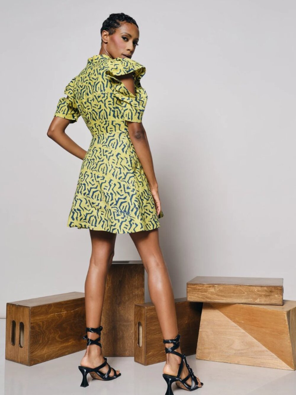 KAHINDO Mali Mini Dress Cotton Hand dyed Adire Print Puff Sleeves Cutout Summer - Picture 3 of 16